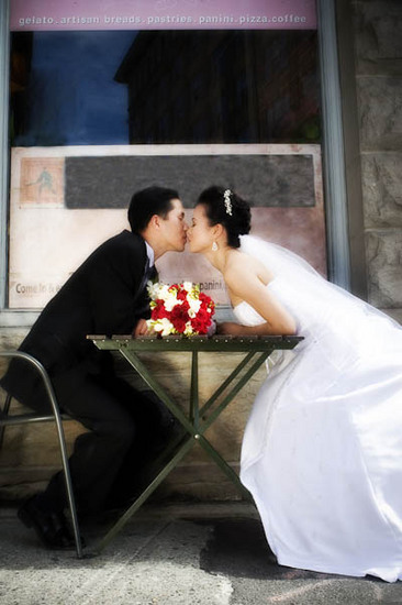  : WEDDING : design :: PARIS