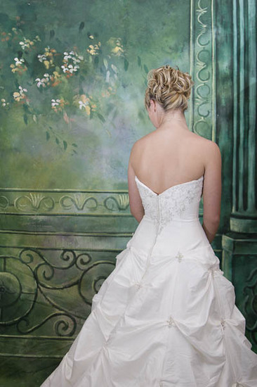  : WEDDING : design :: PARIS